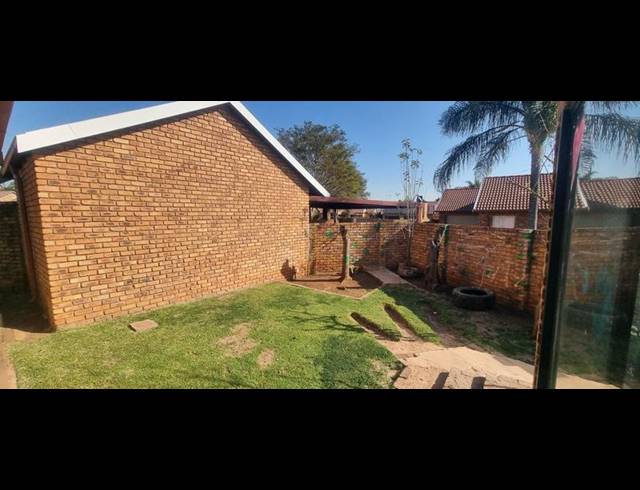 2 BEDROOM TOWNHOUSE FOR SALE IN WIERDAGLEN ESTATE